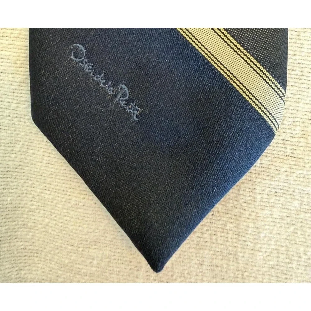 Vintage Oscar De La Renta Mens Silk Blend Tie Navy Blue Gold Diagonal‎ Stripe